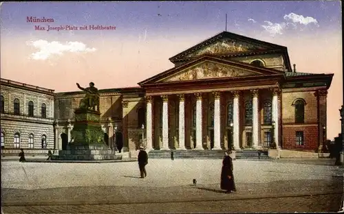 Ak München, Max Joseph Platz mit Hoftheater