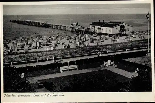 Ak Ostseebad Zinnowitz auf Usedom, Blick auf die Seebrücke, Strand