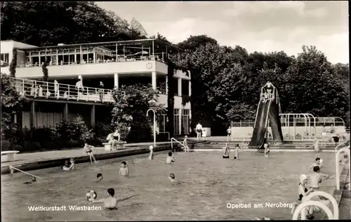 Ak Wiesbaden in Hessen, Opelbad am Neroberg mit Badegästen