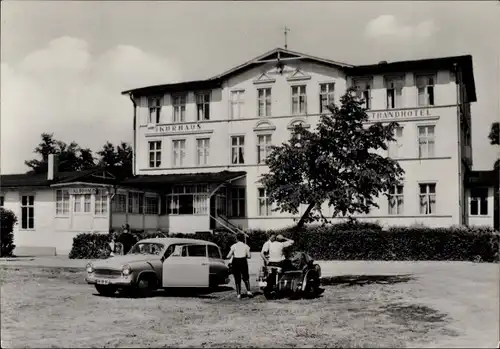 Ak Thiessow auf Rügen, Kurhaus, Strandhotel, Auto, Motorrad mit Beiwagen