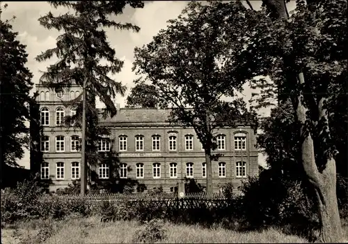 Ak Lübtheen in Mecklenburg, Blick auf die Polytechnische Oberschule