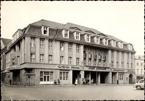 Ak Güstrow in Mecklenburg, Straßenpartie