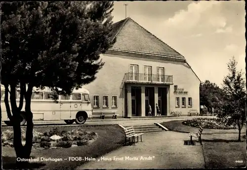 Ak Ostseebad Dierhagen, FDGB Heim Haus Ernst Moritz Arndt, Bus