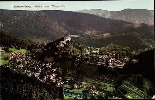 Ak Schwarzburg in Thüringen, Blick vom Trippstein auf den Ort mit Schloss