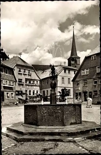 Ak Bischofsheim Rhön, Marktplatz, Brunnen, Café Bäckerei Weinstube