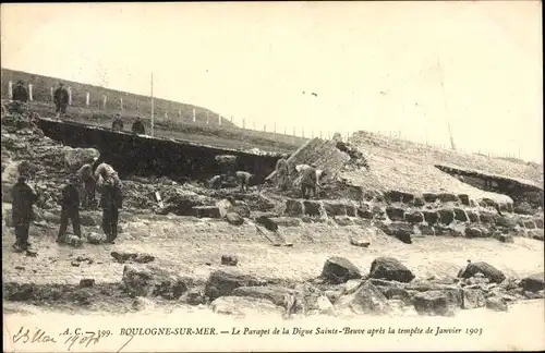 Ak Boulogne sur Mer Pas de Calais, Le Parapet de la Digue apres la tempete, 1903