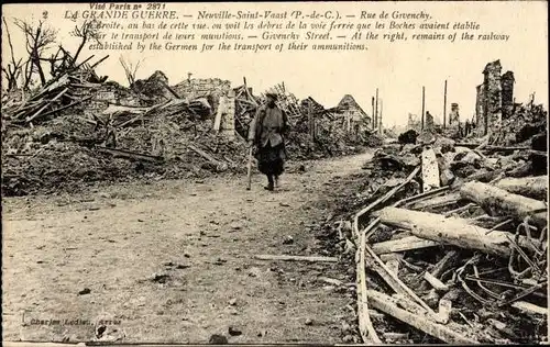 Ak Neuville Saint Vaast Pas de Calais, La Grande Guerre, Rue de Givenchy, Kriegszerstörungen, I. WK