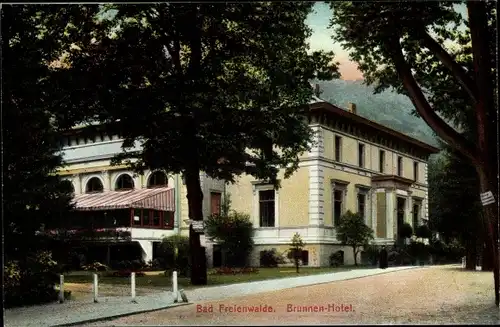 Ak Bad Freienwalde an der Oder, Brunnenhotel, Außenansicht