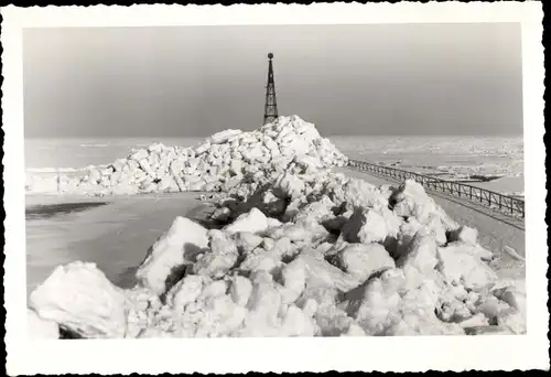 Foto Ak Ostseebad Warnemünde Rostock, Winter, Mole im Schnee