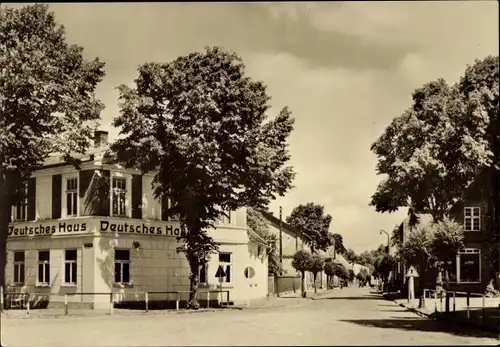 Ak Lübtheen Mecklenburg Vorpommern, Straße d. Deutsch Sowjetischen Freundschaft, Deutsches Haus