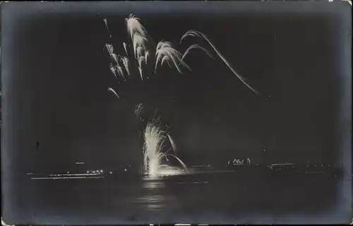 Ak Kiel in Schleswig Holstein, Feuerwerk auf dem Kriegshafen während der Kieler Woche