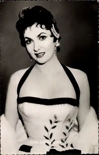 Ak Schauspielerin Gina Lollobrigida, Portrait