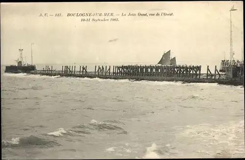 Ak Boulogne sur Mer Pas de Calais, La Jetee Ouest, Le Phare