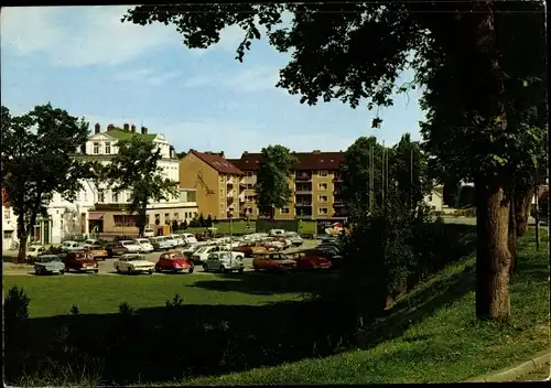 Ak Nordenham im Oldenburger Land, Bahnhofsvorplatz, Parkplatz