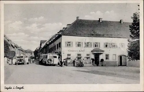 Ak Sayda im Erzgebirge, Autos am Gasthof Goldener Löwe, Autobusse