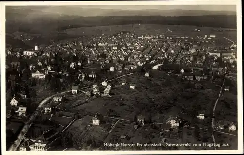 Ak Freudenstadt im Nordschwarzwald, Fliegeraufnahme vom Ort