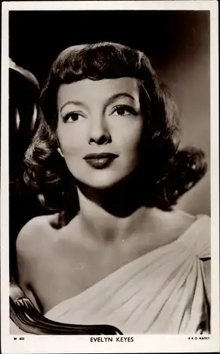 Ak Schauspielerin Evelyn Keyes, Portrait