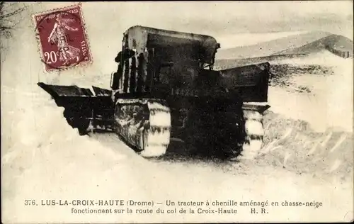 Ak Lus la Croix Haute Drôme, Un tracteur a chenille amenage en chasse neige