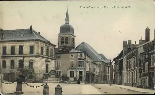 Ak Vaucouleurs Meuse, La Place de l'Hotel de Ville