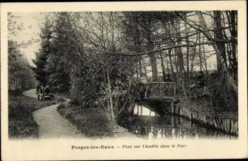 Ak Forges les Eaux Seine Maritime, Pont sur l'Andele dans le Parc