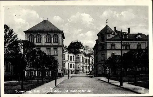 Ak Sonneberg in Thüringen, Industrie- und Handelsschule, Straßenansicht