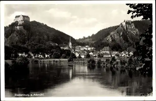 Ak Riedenburg in Niederbayern, Ort vom Wasser gesehen