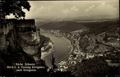 Ak Königstein an der Elbe Sächsische Schweiz, Blick v. d. Festung zum Ort