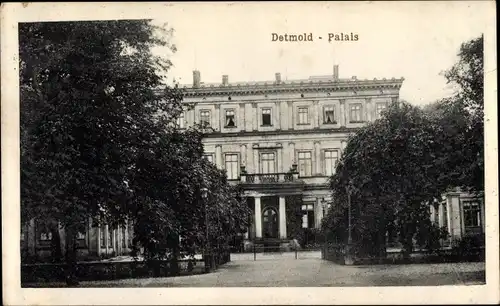 Ak Detmold in Nordrhein Westfalen, Palais, Straßenseite
