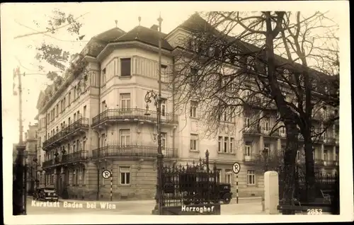 Ak Baden bei Wien in Niederösterreich, Herzoghof