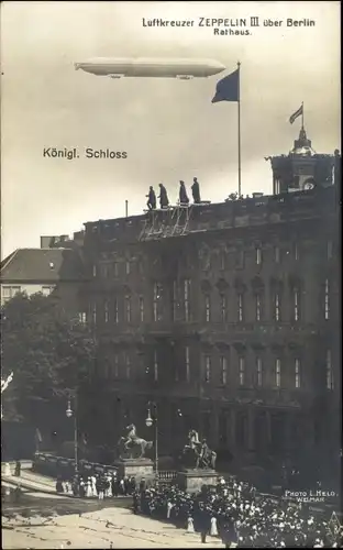 Foto Ak Berlin Mitte, Luftkreuzer Zeppelin LZ 6, Z III, Königl. Schloss, Rathaus, 1909