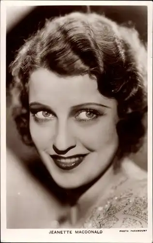 Ak Schauspielerin Jeanette MacDonald, Portrait