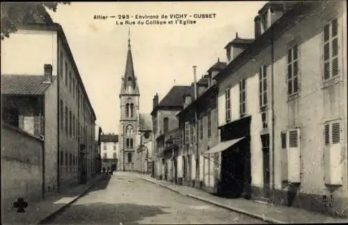 Ak Allier, Environs de Vichy Cusset, La Rue du College et l'église