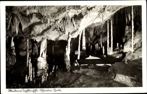 Ak Attendorn, Blick in die Attendorner Tropfsteinhöhle, Alhambra Grotte