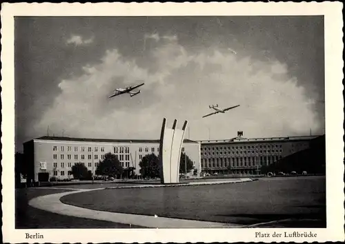 Ak Berlin Tempelhof, Platz der Luftbrücke, Flieger