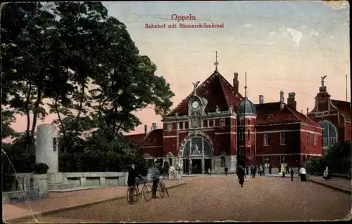 Ak Opole Oppeln Schlesien, Bahnhof, Straßenseite, Bismarckdenkmal