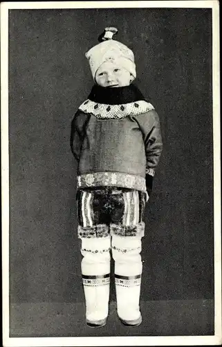 Ak Grönland, Little girl in holiday attire