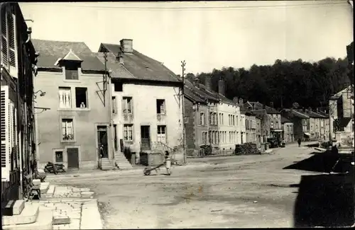 Ak Haute-Rivoire Rhône, Straßenpartie