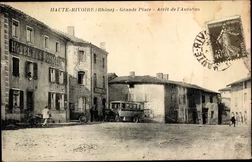 Ak Haute-Rivoire Rhône, Grande Place, Arret de l'Autobus, Hotel des Voyageurs