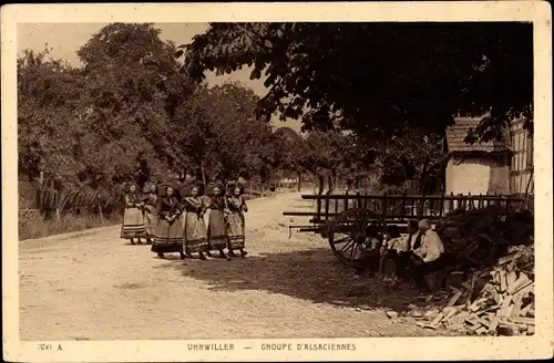 Ak Uhrwiller Bas-Rhin, Groupe d'Alsaciennes