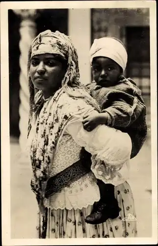 Ak Scenes et Types, Mauresque et son enfant, Araberin, Maghreb