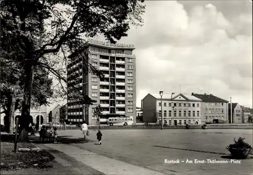 Ak Rostock, Hochhaus am Ernst Thälmann Platz, Neues Deutschland