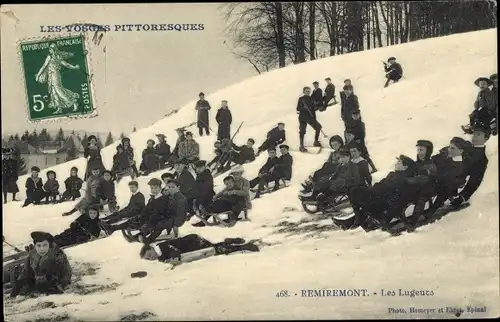 Ak Remiremont Lothringen Vosges, Les Lugeurs, Schlitten