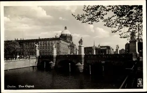 Ak Berlin Mitte, Schloss u. Schlossbrücke