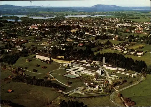 Ak Murnau am Staffelsee, Unfallklinik mit Ort, Fliegeraufnahme