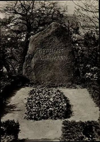 Ak Kloster Insel Hiddensee in der Ostsee, Das Grab Gerhart Hauptmanns
