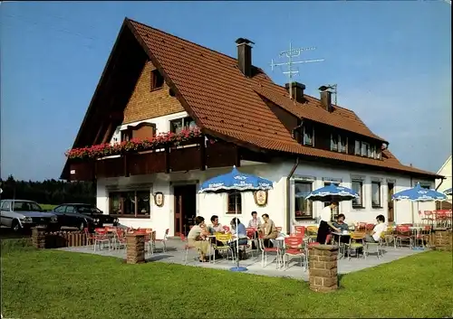 Ak Urnagold Seewald im Schwarzwald, Gasthof Nagoldquelle mit Besuchern auf der Terrasse