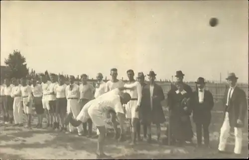 Foto Ak Bochum im Ruhrgebiet, Kugelstoßen, Leichtathletik, 1920, Karl Kohl