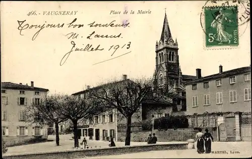 Ak Vaugneray Rhône, Place de la Mairie