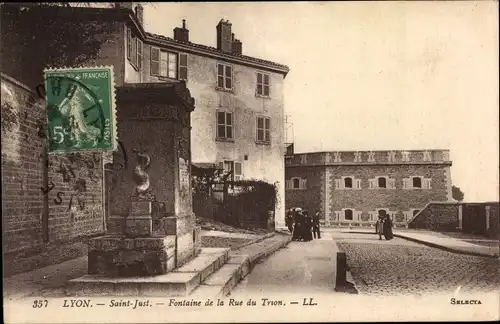 Ak Saint-Just Lyon Rhône, Fontaine de la Rue du Trion