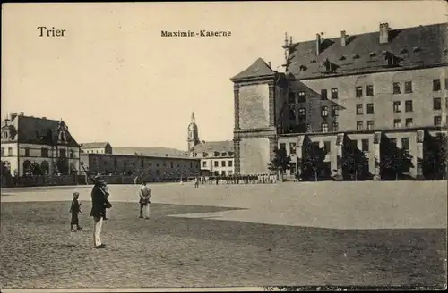 Ak Trier Rheinland Pfalz, Maximin Kaserne, Platz